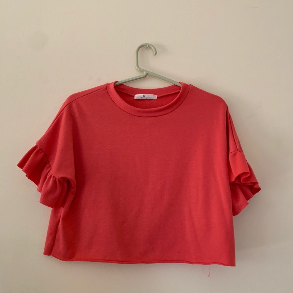 Koral color short sleeve shirt.